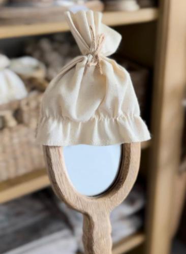 توزيعات مرايا خشب بغطاء قماش