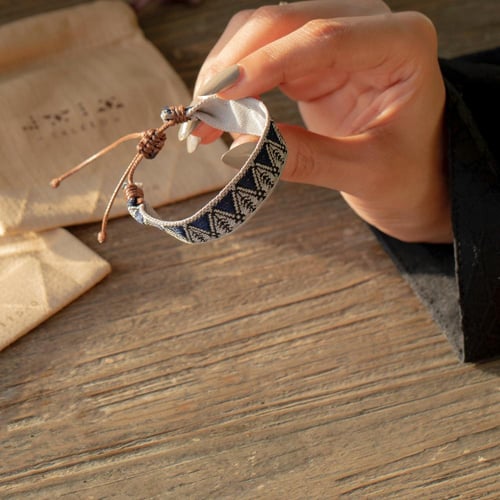 سوارة قماشيه القط العسيري البحري