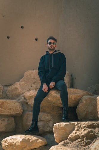 بلوفر القط العسيري الاسود