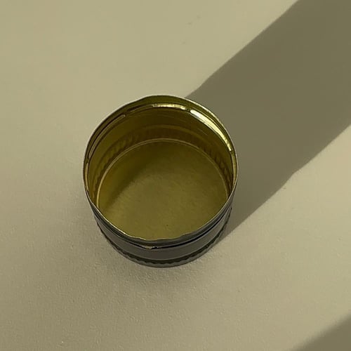 غطاء الومنيوم اسود مقاس 32 مم (100) حبه