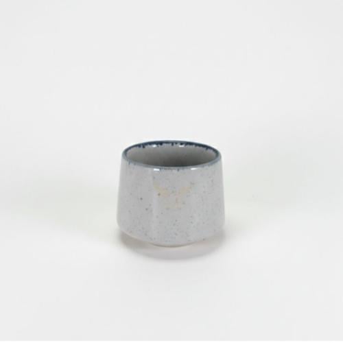 كوب سيراميك ابيض و الطوق الازرق 180 مل