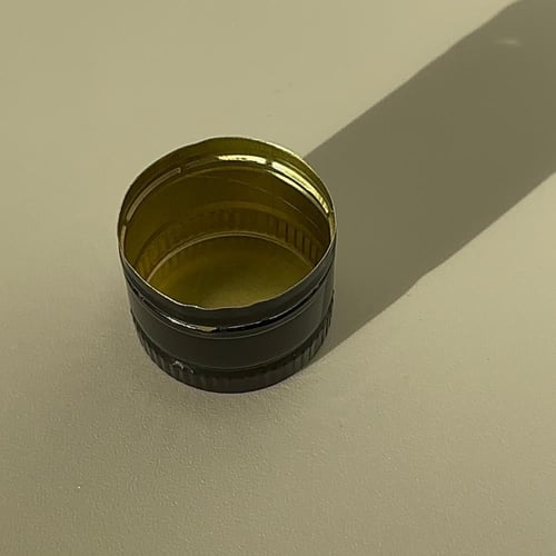 غطاء الومنيوم اسود مقاس 32 مم (100) حبه