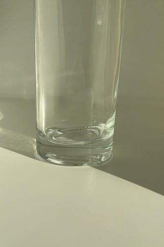 قارورة زجاج شفاف عالي الجودة و قاعدة سميكة حجم 750...