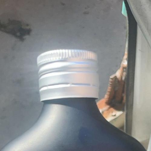 غطاء فضي مقاس 28 مم مع قفل اغلاق (100) حبه