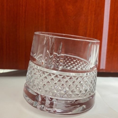 كوب زجاجي راقص خاتم الماس