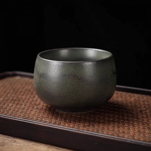 فنجان اخضر عشبي