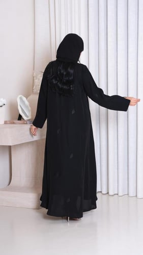 عباية كريب ملكي كلوش مطرزه