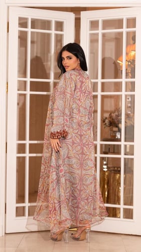 جلابية حرير مطرزة بكريستال