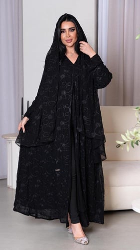 عباية كلوش مطرزة بالكامل مع الطرحة