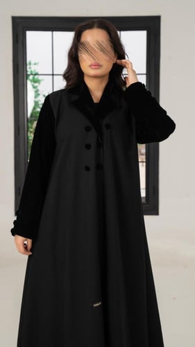 عباية بياقة واكمام مخمل