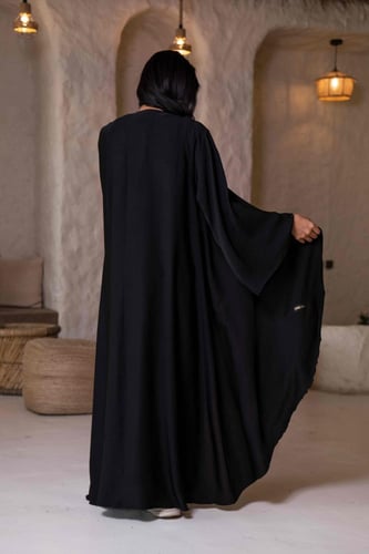 عباية مع فستان ربط