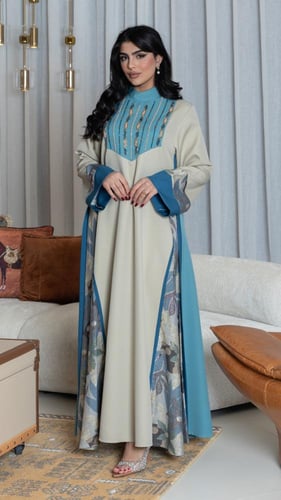 جلابية مطرزة بياقة عالية
