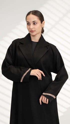 عباية رسمية بتطريز من الخلف