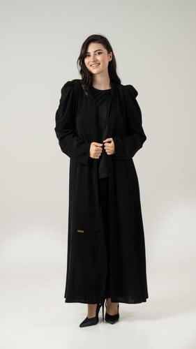 عباية بقصة اكتاف منفوخة