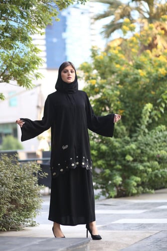 عبايه قطعتين منفصلة مطرزة