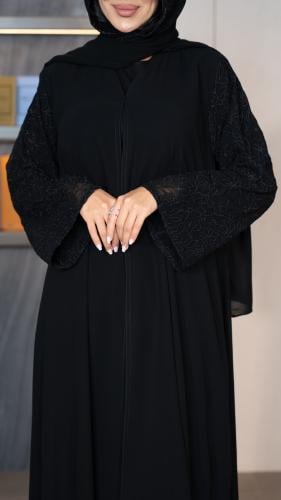 عباية باكمام مطرزة بورد