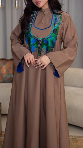 جلابية مطرزة مبطنة بأزرق