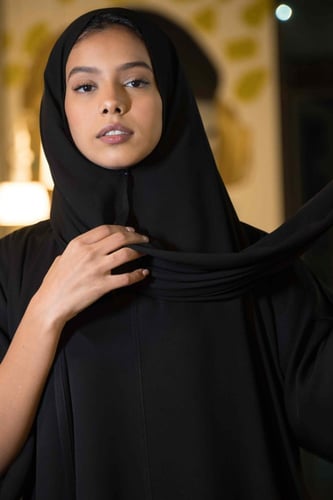 طرحة سوداء بطقطق