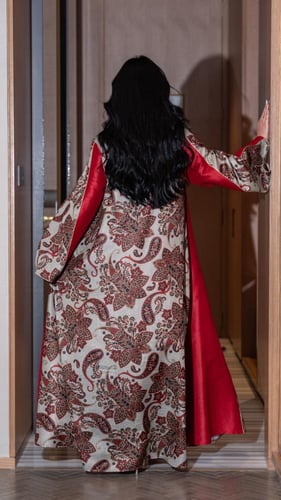 جلابية شتوية بلون احمر