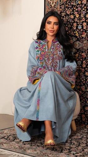 جلابية شتوية سماوي بتطريز ملون