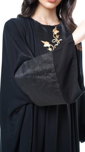 عباية قطعتين منفصلة مطرزة