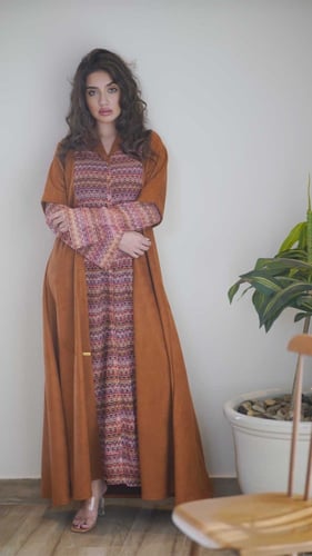 جلابية شتوية مطرزه بلون بني