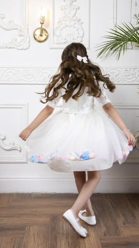 فستان بناتي تُل مع ورد منثور