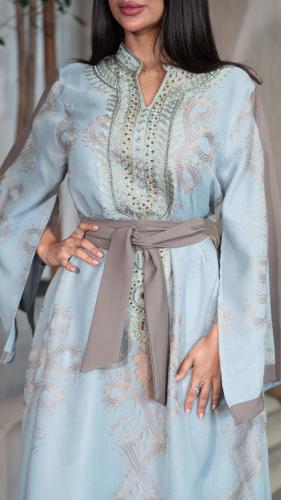 جلابية مطرزة مع حزام