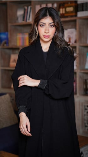 عباية بياقه عريضة وكم مطاط