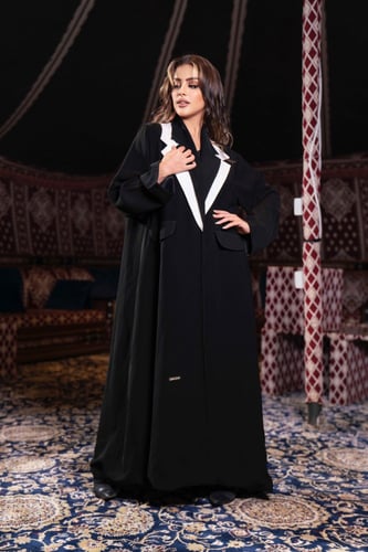 عباية شتوية بتصميم دبل ياقة