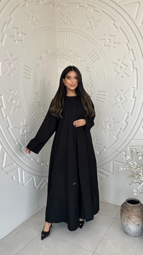 عباية كلوش بتطريز من الأسفل