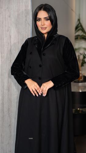 عباية بياقة واكمام مخمل