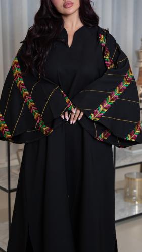 جلابية باكمام كلوش مطرزة