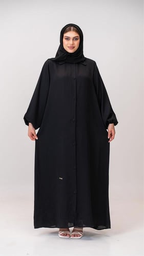 عبايه تقفل بأزرة قماش و كم مطاط