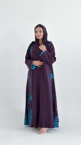 عباية بنفسجي مطرزة بسماوي