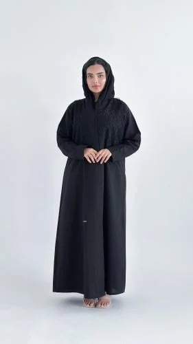 عباية بتل مطرزة على الصدر