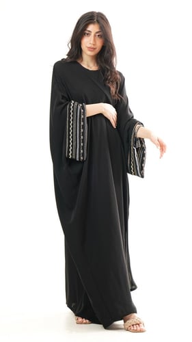 عباية باكمام مطرزة قابلة للطي