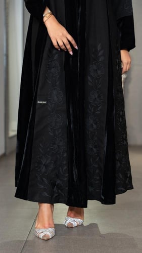 عباية شتوية كلوش مطرزة