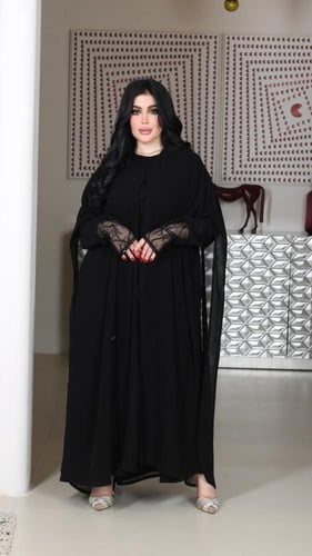 عباية بقطعة شيفون مطرز واكمام تُل