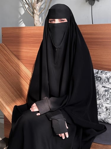 عباية راس بمعصم ساتر لليد