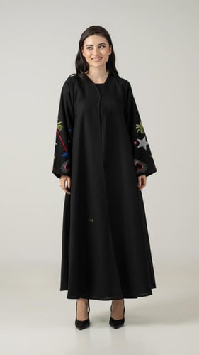 عباية بتطريز ملون على الأكمام