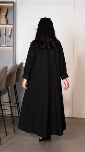 عباية بليزر بفستان متصل مقلم