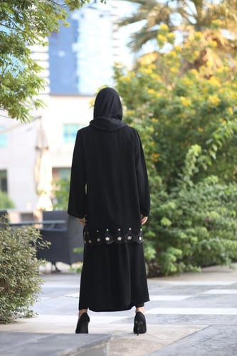 عبايه قطعتين منفصلة مطرزة