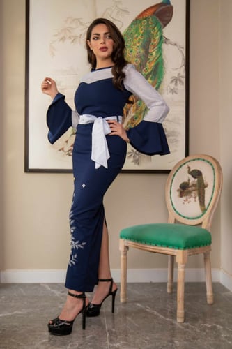 فستان كحلي مطرز