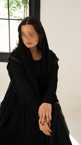 عباية مفتوحة بكسرات من الخلف
