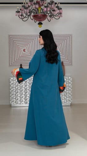 جلابية بطبعات ملونة من الامام