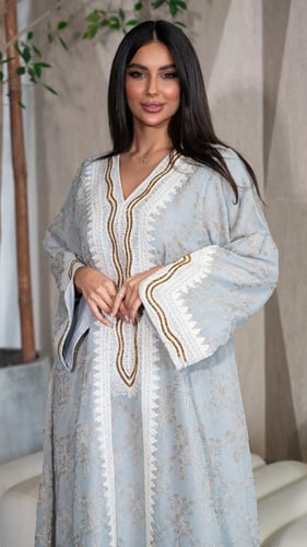 جلابية مطرزة بقصة اكمام مفتوحة