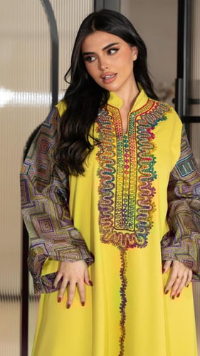 جلابية بلون اصفر مطرزة شك يدوي