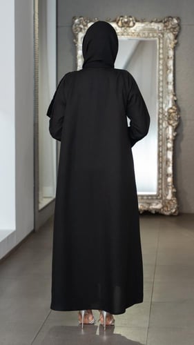 عباية شتوية بشال مشبوك فيها