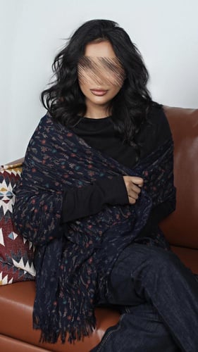 شال كحلي بورود